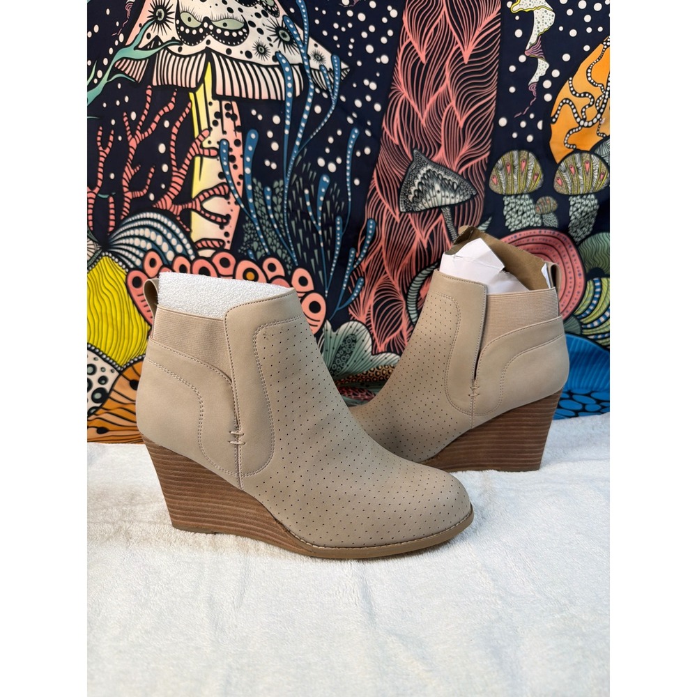New Dolce Vita Wedge Ankle Boots Women 10 Taupe Modern Perforated Booties
